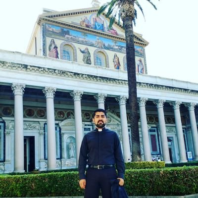Sacerdote tapatío; lic. en teología y ciencias patrísticas por el Augustinianum de Roma. Secretario ejecutivo de CEVyM. Omnia inspice finem.