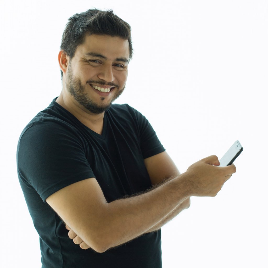 Renao8's profile picture. Padre aprendiz, emprendedor, cofundador iBrand MX, podcaster, realizador de contenido y creativo para empresas, amante de la tecnología el arte y la Fe'