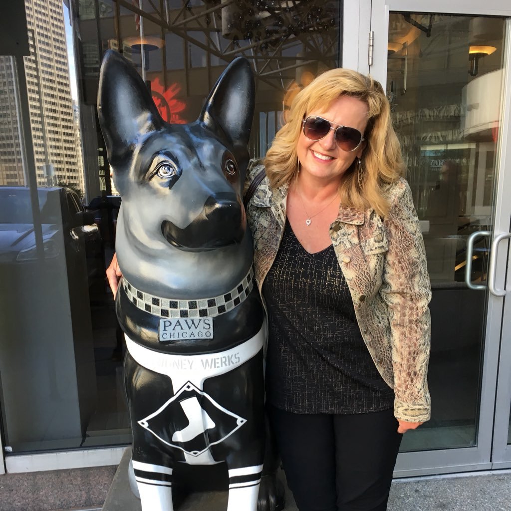 Barringtonic's profile picture. Foodie, dog lover, gelato devotee, unabashed U2 worshipper