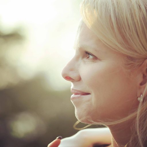 author, speaker, lover, mother, lawyer/ avocate, femme d'affaires, auteure 7 clés du leadership féminin.