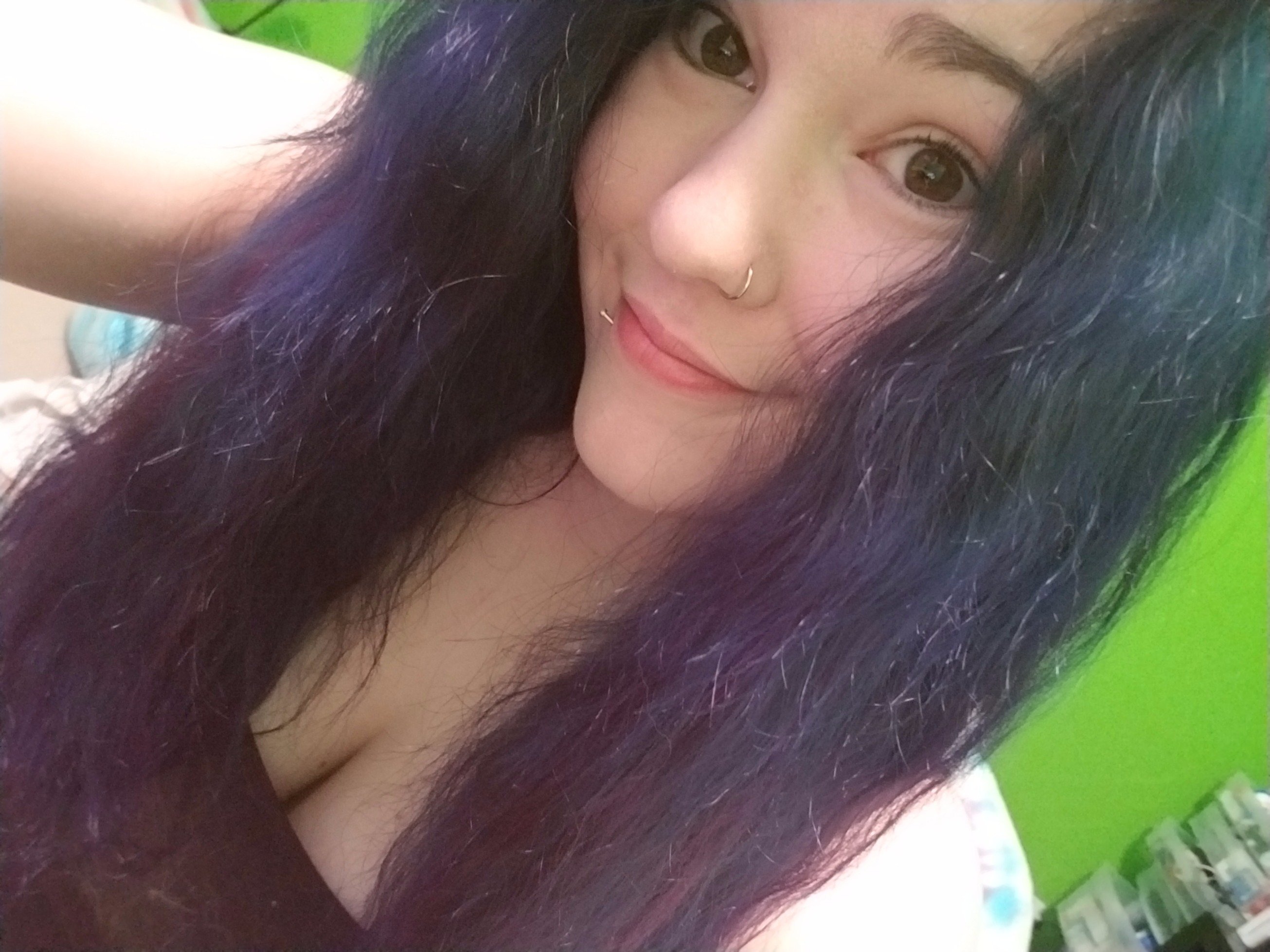 Erthbndmrtn's profile picture. Poet 💕