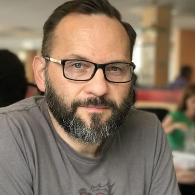 Agile coach. UX enthusiast. Fan of singer-songwriters that make small venues the magic place they are. Change can occur suddenly; progress is incremental.