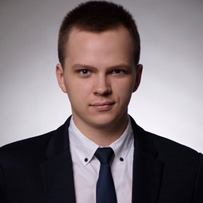 Маркетолог. Продюсер онлайн-школ. Чемпион мира по настольному хоккею. )