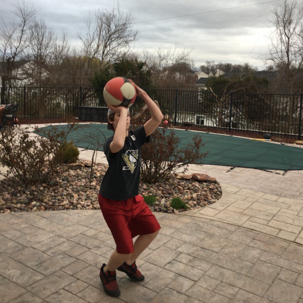 Roskom40's profile picture. D1 basketball