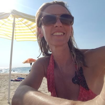 varalou11's profile picture. 