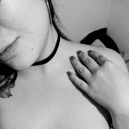 I'm young and I love to be young
I'm free and I love to be free