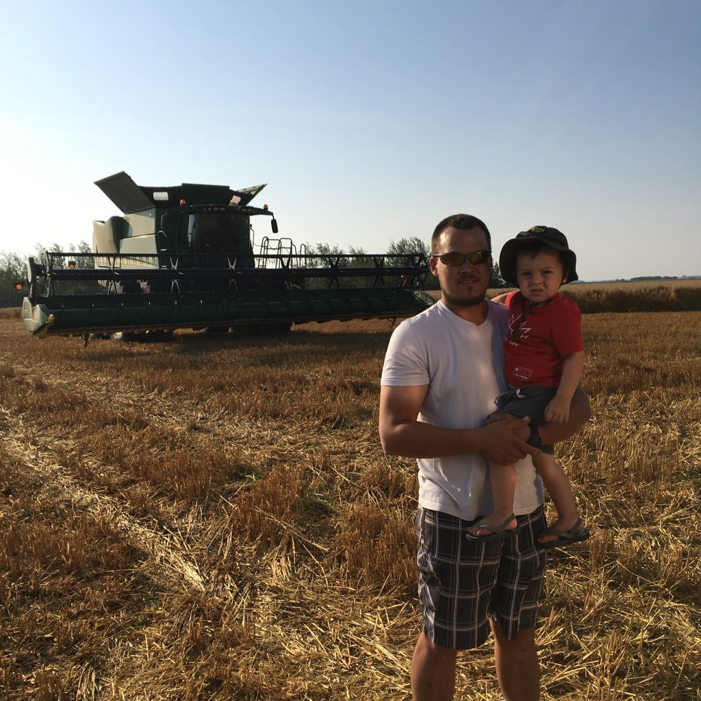 Family Farmer in the Clandeboye area. Local Pioneer seed dealer. My opinions are my own.