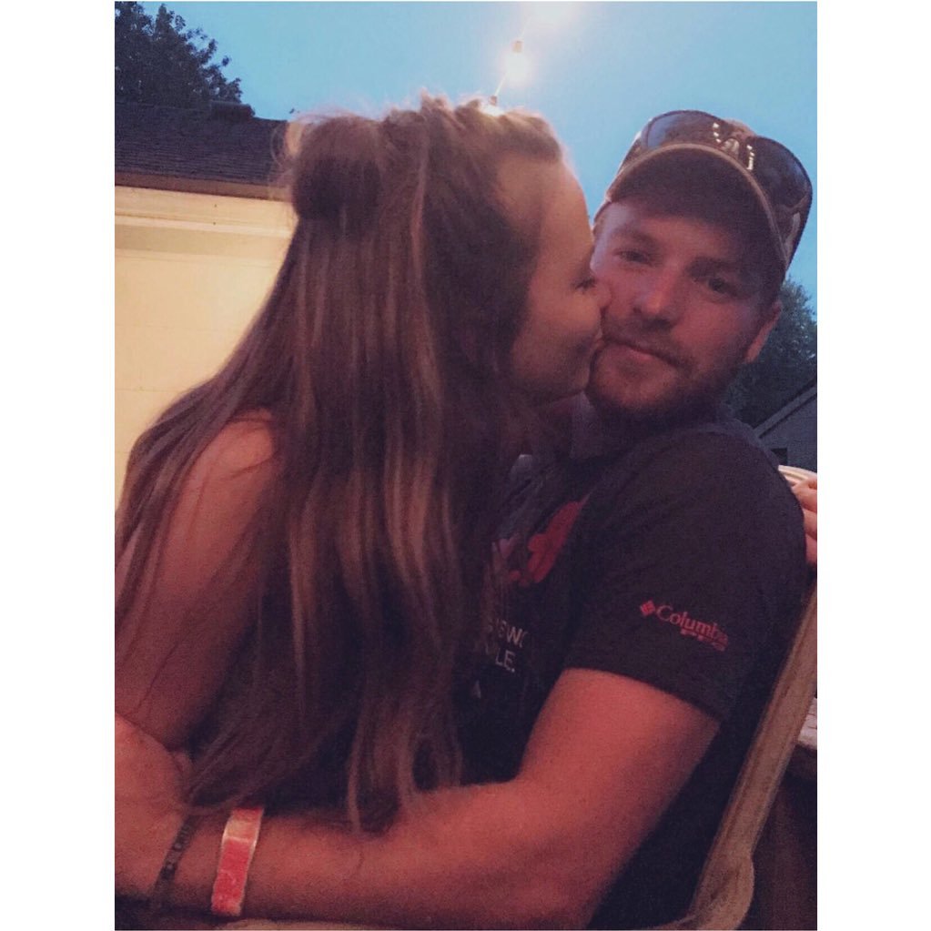 Abigail_M_Fish's profile picture. Twenty two•Leo•Mommy•KCMO•Free Spirit•Animal Lover•A comfort zone is a beautiful place, but nothing ever grows there💏👶🏻💕🌼