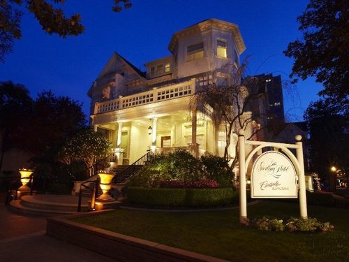 The Sterling Hotel has 16 boutique style rooms. Newly Staffed, newly painted, always loved! Contact the front desk at 916.448.1300 for more information.