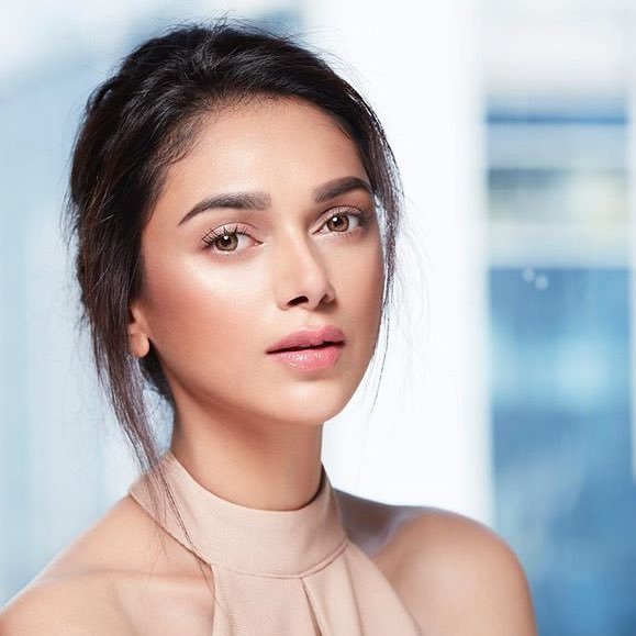 Your stop for all the updates relating to Bollywood actress Aditi Rao Hydari. All fans are welcome here to join. Follow: @aditiraohydari.♥ She follows us :)