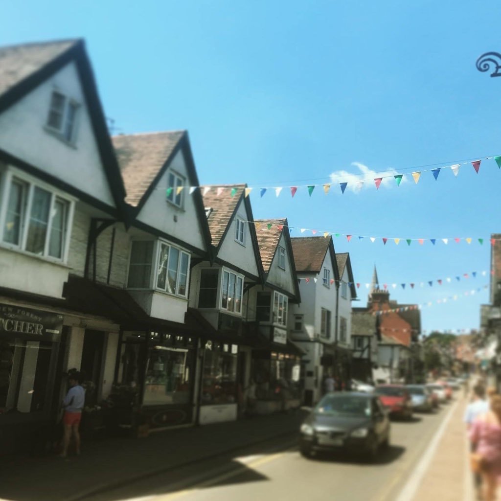 A lively village full of independent cafes and shops and a 'must go' destination on your New Forest holiday. Tweets by the Lyndhurst Chamber of Trade