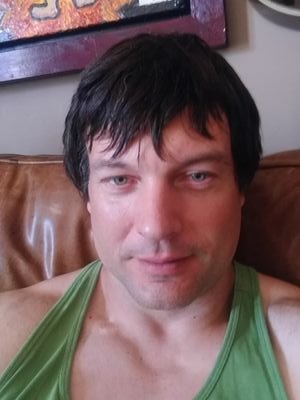 devlarratt's profile picture. 