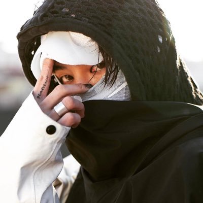 xxxiongyinnng's profile picture. 中国人です/拖延症懒癌十级患者／Hypnos (@:@)/轻微强迫症／废材一枚／喜纠结／政治不正确/讨厌narcissist ／写真を撮るのが好きです~~%／伪天文爱好家^_^／被扼杀在襁褓中的天才画神／miser $$/YG理智粉／外冷内热／双重人格／正努力学习中