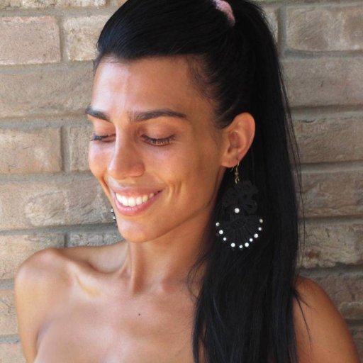 La_tarDiva's profile picture. Appassionata di #disegno che ha incontrato sulla sua strada le #parole e ora non riesce più a tornare indietro. Un bel casino!!!