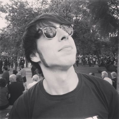 Vocalista a @dexist_band i @transmissionbcn; Dj; Impulsor i co-fundador de @musaranyas_bcn & @musaranyas_recs; cornellanenc llibertari i orgullós ✊