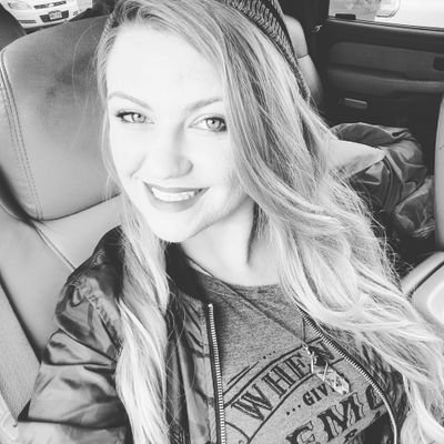 ohceanicgypcee's profile picture. 🌛🌚🌜
Lover of all things nostalgic, artistic, mystical, your typical taboo. I'm a collector and dealer of cards, fortunes and fates, crystals & knowledge too.