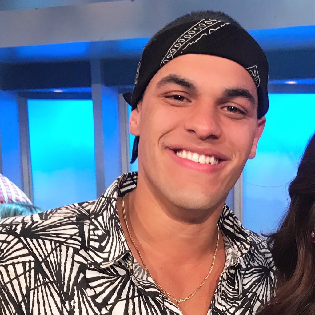 joshmartinezfan's profile picture. supporting a king aka the winner of BB19; josh martinez