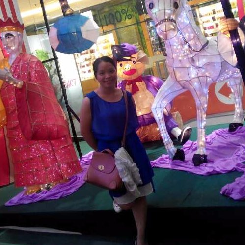 helen_hongjing's profile picture. 