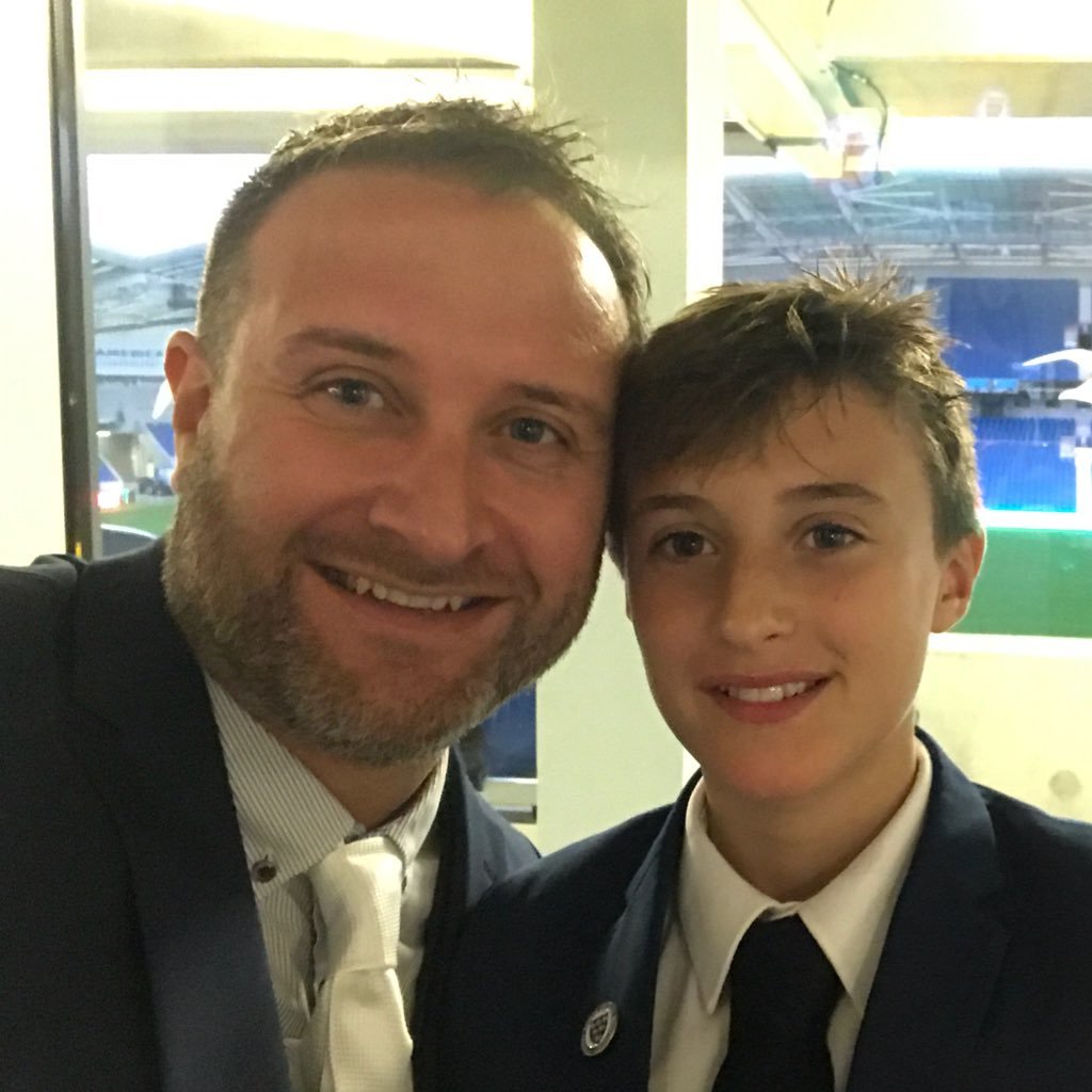 Company Director, full time taxi driver/slave for Luca, U18 baller ⚽️, 💙 #CFC & 🥊