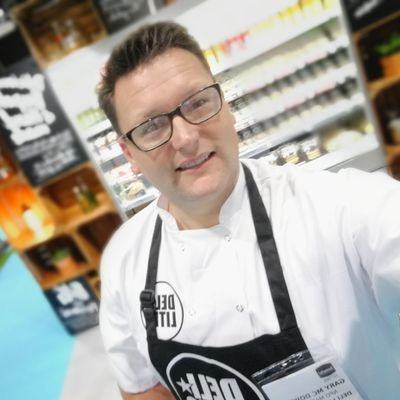 Chef, Food designer, Dog Lover and food eater not to mention love travelling. 🏳️🌈🇮🇪
