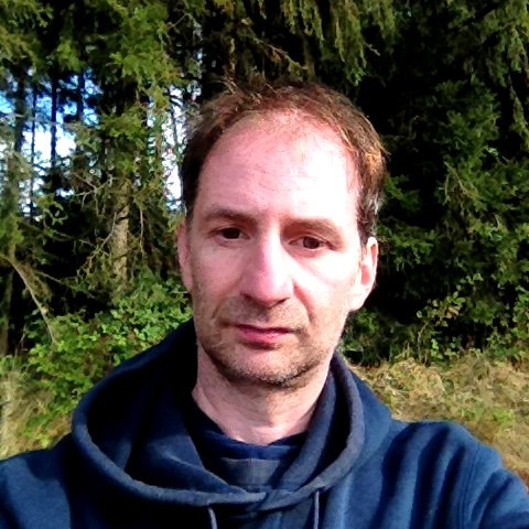 IMPRESSUM: https://t.co/6qAXPewlAu Schriftsteller, Podcaster, Wanderer, Vielleser, Erste-Fassungen-von-Hand-Schreiber, Zweitaccount @carriggorm