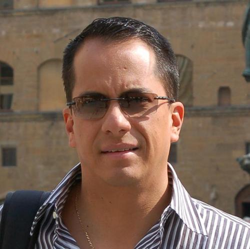 Mexicano por nacimiento. Australiano por decisión. Hombre de familia. Si callo no otorgo.