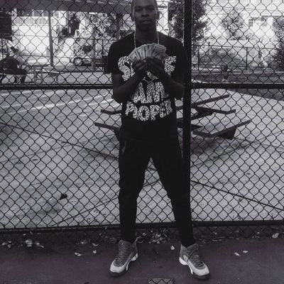 Despite How Much Money IGet Or How Much IBe Making Off Da Shxt IDo. IStill Watch Dem Bitches. Dem Bitches Slimy Bro! #DontTrustDeseHoez