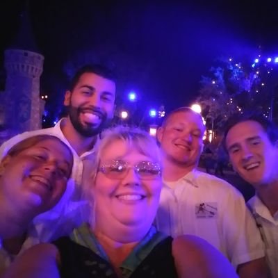 https://t.co/nSY9E2qBRY
A mom, love wrestling, and enjoy spending time with my kids at the theme parks.