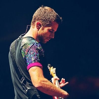 it's not a coldplay show unless chris messes up