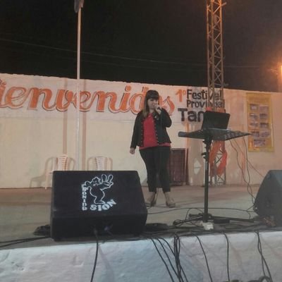 ciega de nacimiento amo la musica amo cantar.  me encanta compartir .con la familia y amigos