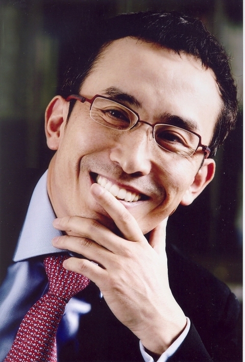 Bank changer for Banking with Love,
Founder of IWL Partners and Leading, Director of Seoul Philharmonic Orchestra, ex LG Securities, ex BZW