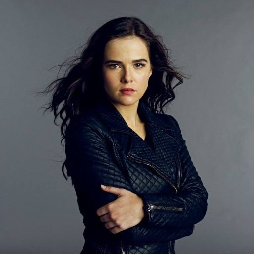 🌹I'm the reckless Dhampir name Rose who has graduated from St. Vladimir`s, guarding the Queen and my friend and I'm in love with @DhampirConnor