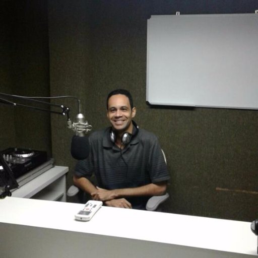 Jornalisata, Radialista e locutor - atualmente, plantão esportivo da Super Rádio Tupi FM 96,5/AM 1280