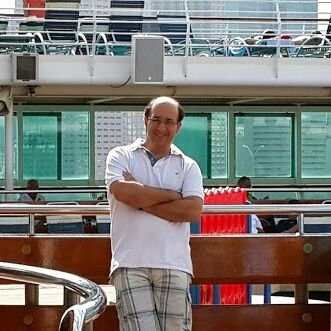 Bienvenidos. Turf, la especialidad. Todo comenzó en el diario La Prensa. En @lanacion, desde 2002. Periodista orquesta. Disponible para medios hípicos.