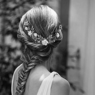 welcoмe тo aυтυмn нoυѕe, a qυιeт reтreaт wнere тнe world'ѕ royalѕ coмe тo relaх ιn peace. {aυdιтιonѕ reqυιred}