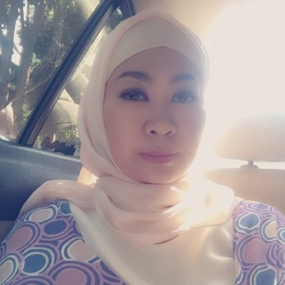 raya_fitriasari's profile picture. 