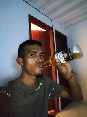 Djtheo211's profile picture. simple el que puede hace y el q no crítica