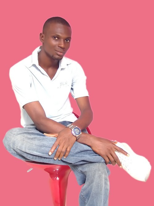 am friendly, hopelessly sentimental, mild tempered mostly and okay looking. smile a lot, try to believe in people, a good listener