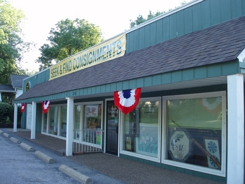 Award winning consignments shop in Southwestern Indiana