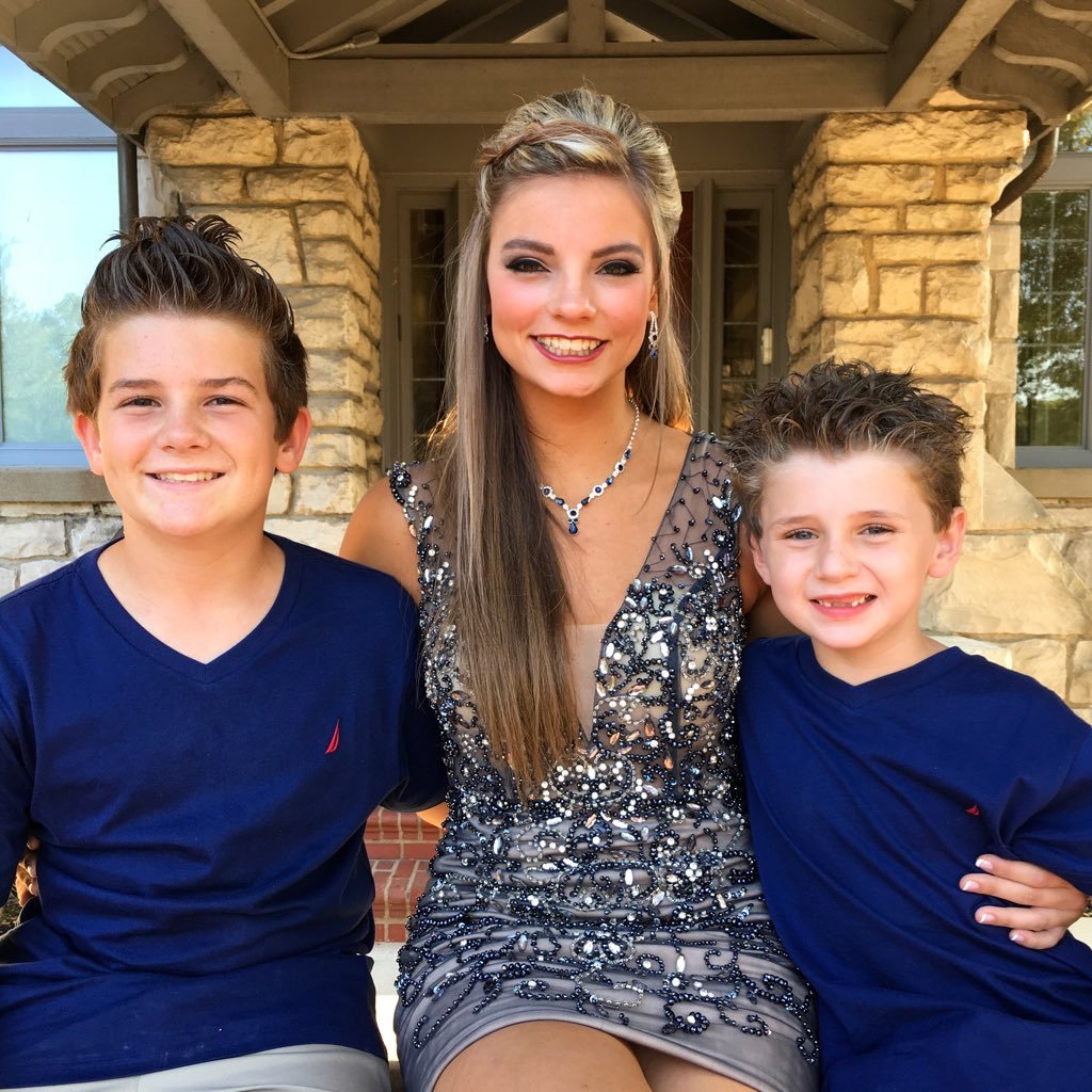 Owner of Stompin' Beatz Professional Dance Company : Mom to the 3 best kids