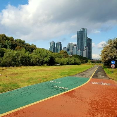 Lululala9876's profile picture. 