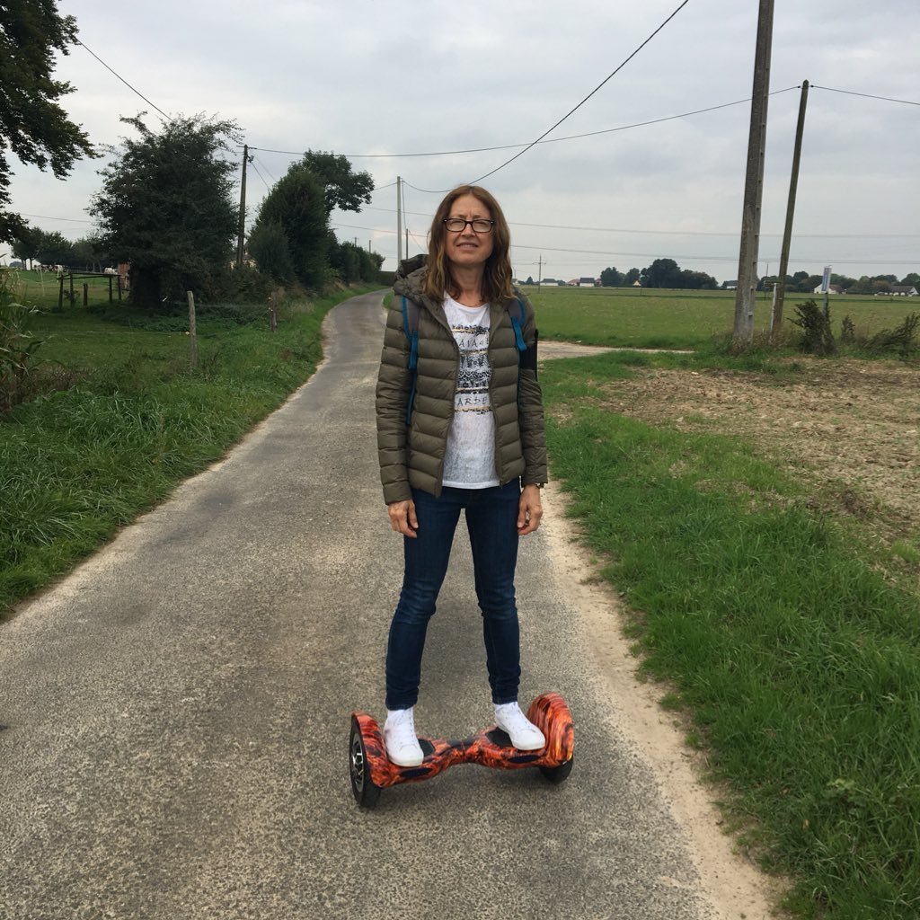 iaxine's profile picture. Je voudrais pour aimer avoir un cœur nouveau Qui n’eût jamais connu les heures de détresse, Un cœur qui n’eût battu qu’au spectacle du beau ...