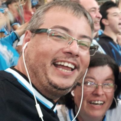 Gremista, Sócio Grêmio a 34 anos, e frequentador cancha Tricolor a 44