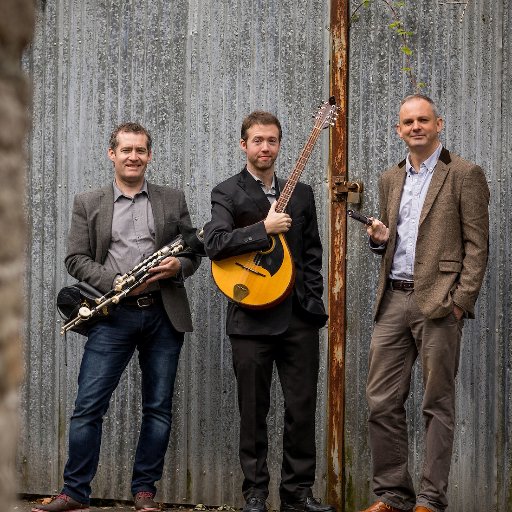David Power, Kevin O` Farrell & Ciaran Somers - uilleann pipes, guitar bouzouki, flute, whistle - ballads, love songs, dance tunes and airs.
