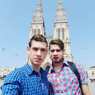 Paraguayo

23 años 

Homosexual 

Cocinero en Restaurante Peruano en C.B.A.

No existe persona perfecta