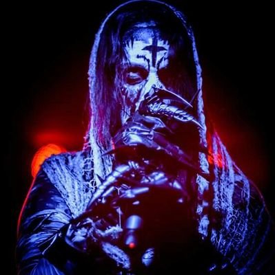 Metal Vocalist in Psykotribe! Check out https://t.co/xiQSbjfkU7 or also DanaDarkly on Facebook....check that out! Song writer...Artist in Creature paintings \m/