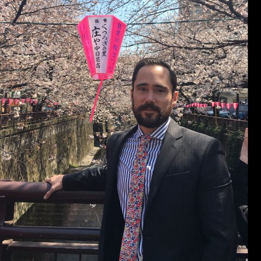 I try to help people at agencies and brands do better work in less time. I love the sun, twitter, and hockey in some order.