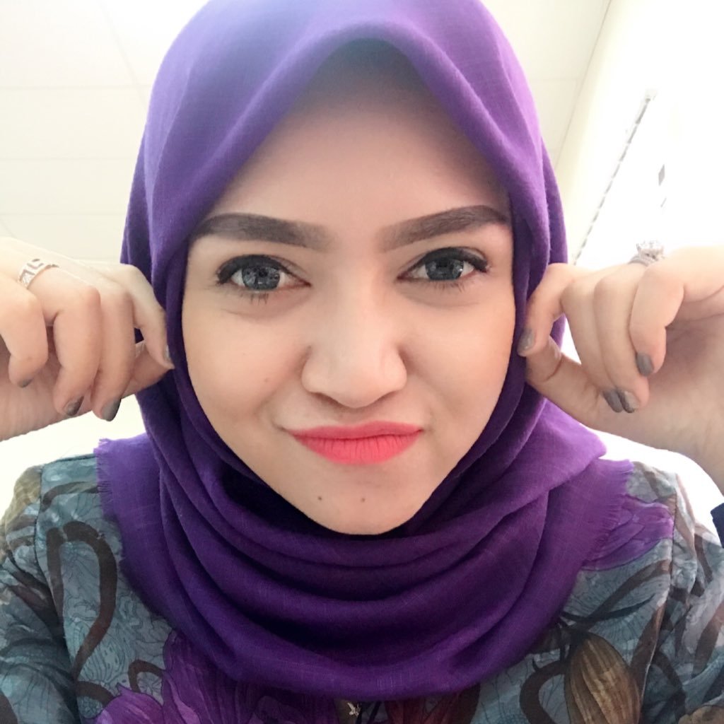 Gia_Jia's profile picture. I'm twitting penting-pening-garing things..Twit gue random. Pundungan. It's either u'll love me or u'll hate me