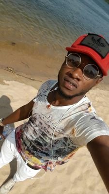 manueljunya's profile picture. single and available