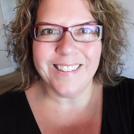 Lucie_Ricard1's profile picture. Née à La Malbaie; études et amours à Québec; vie professionnelle le long du Saint-Laurent pour finir à mon propre compte à jouer avec les mots...